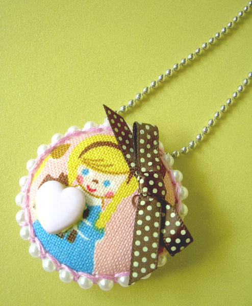 Sweet Dorothy - ♥ Pendant / Necklace / Brooch ♥
